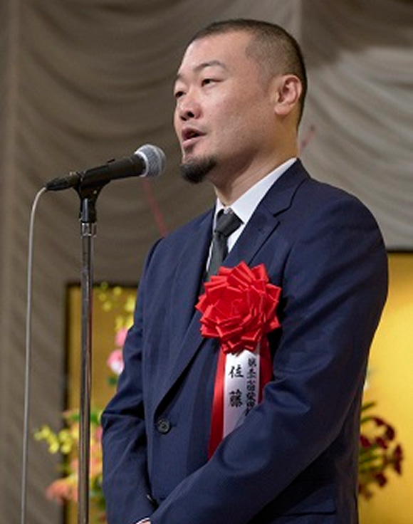 『幽玄F』で受賞した佐藤究氏