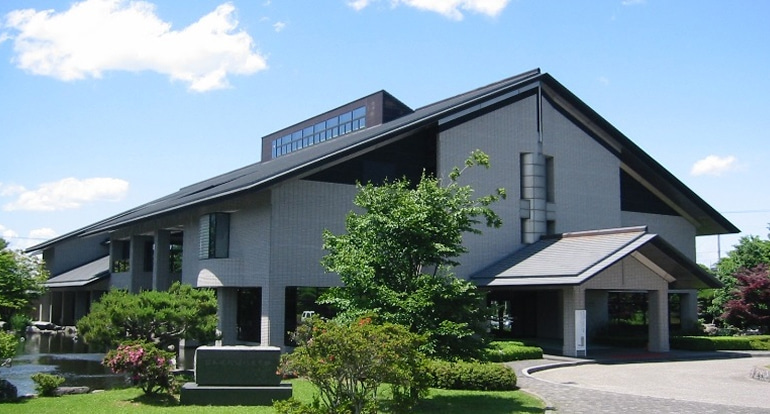 岩手県北上市｢詩歌の森公園｣の一角に建つ日本現代詩歌文学館