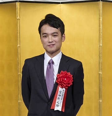 『対馬の海に沈む』で受賞した窪田新之助氏
